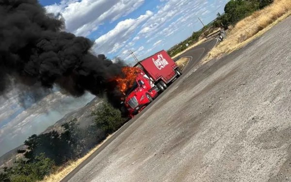 Sicarios queman camión en Gran Morelos