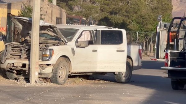 Estrellan pick up con poste en Aldama