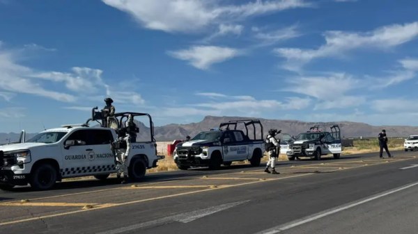 Suman 9 camionetas robadas en carretera a Ojinaga