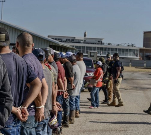 EU agiliza proceso para revocar 384 ciudadanías