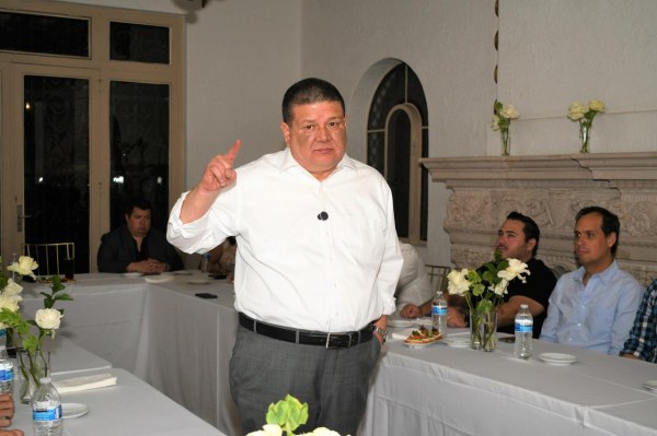 Jáuregui en la cuerda floja