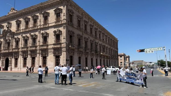Bloquean manifestantes el centro