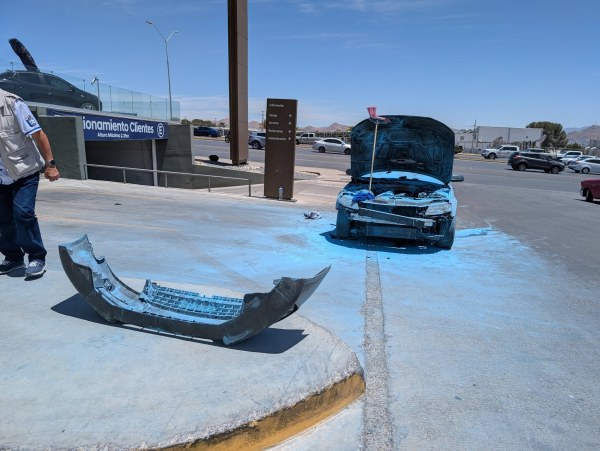 Se incendia Audi en el Periférico de la Juventud