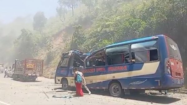 Ataque terrorista contra autobús deja 7 muertos y 17 heridos en Colombia