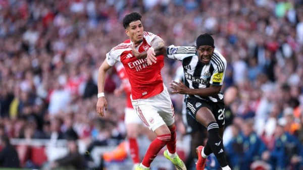 Arsenal recupera el liderato de la Premier tras vencer por la mínima al Newcastle