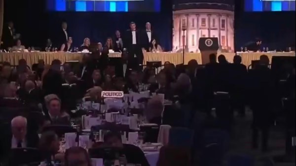 Evacuan de emergencia a Donald Trump tras reporte de disparos