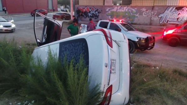 Vuelca en la Juan Pablo II