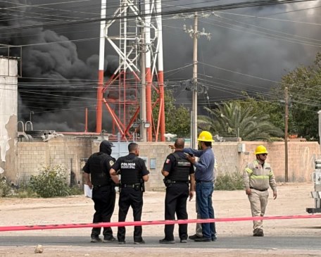 Cierran la Juan Pablo II por incendio