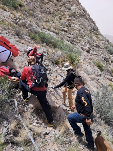 Senderista cae y se fractura