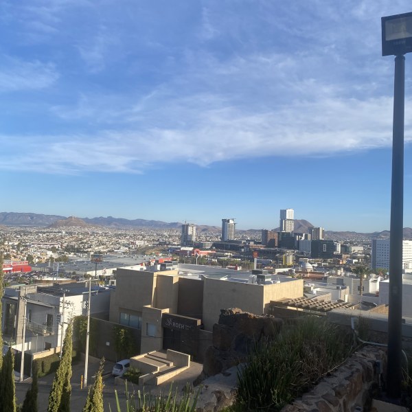 Lunes caluroso : 32°C, vientos de 17 mph y alto índice UV