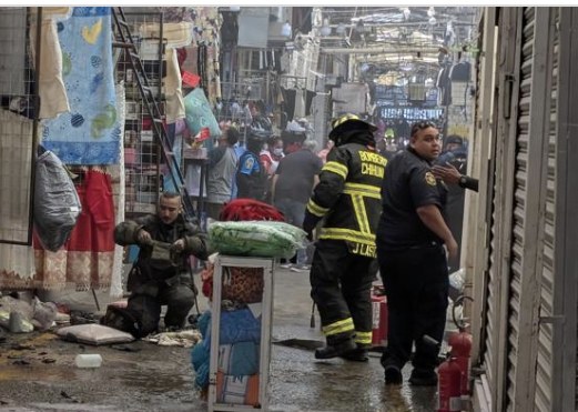 Incendio consume locales en 