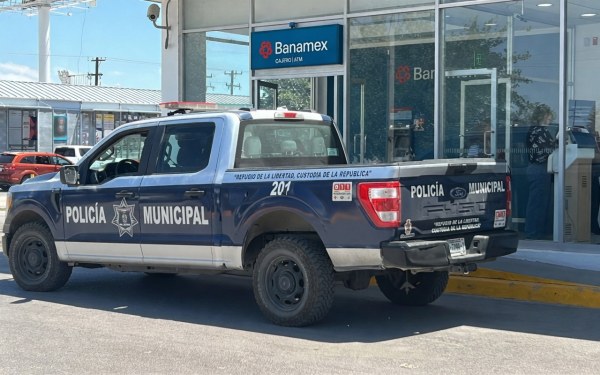 Lo asaltan al salir de banco; se llevan botín de $750 mil pesos