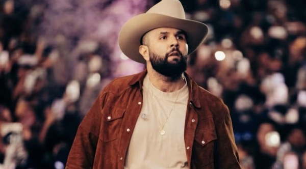 Carín León: Caos y reclamos en el Supernova 2026