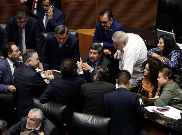 Chocan en Senado por CIAgate