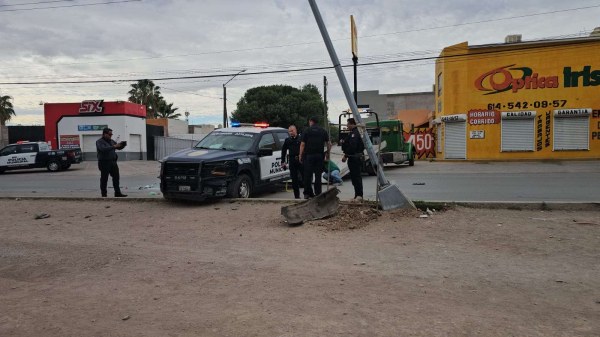 Vuelca municipal en la Equus