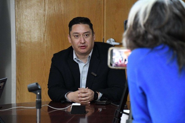Exige Alfredo Chávez a Morena responder por acusaciones de narcotráfico