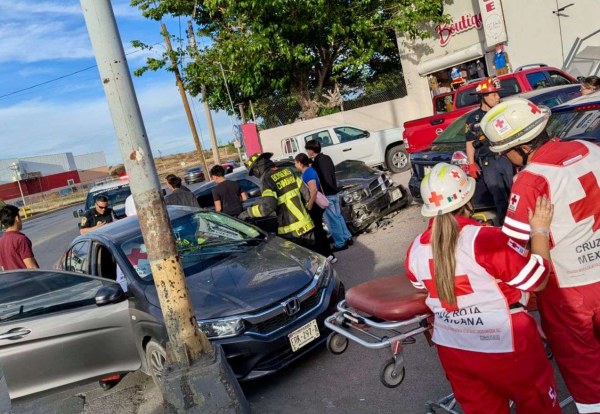 Queda atrapado en choque en vialidad Ch-P