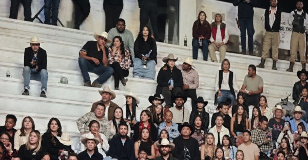 Nodal retrasa show en Querétaro por baja asistencia