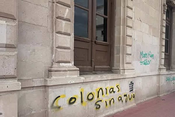 Vandalizan fachada de Palacio de Gobierno