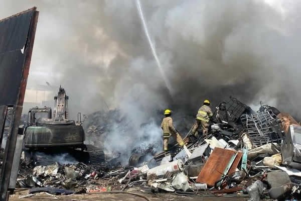 Se incendia otra recicladora