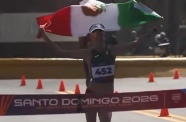 Gana Alegna González oro en medio maratón de marcha