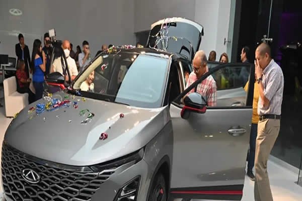 Alerta Fiscalía por fraudes en rifas de autos vía redes sociales