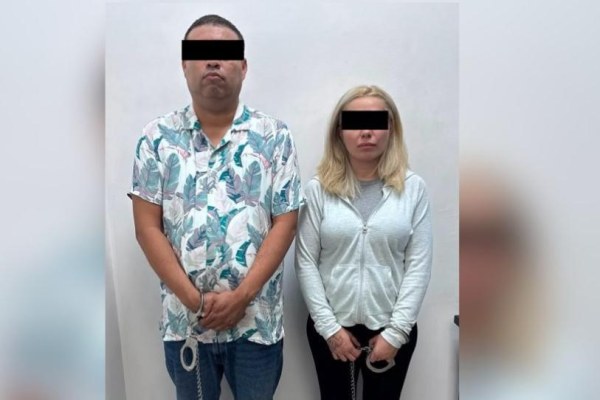 Cae pareja que robó cartera a abuelito en muletas