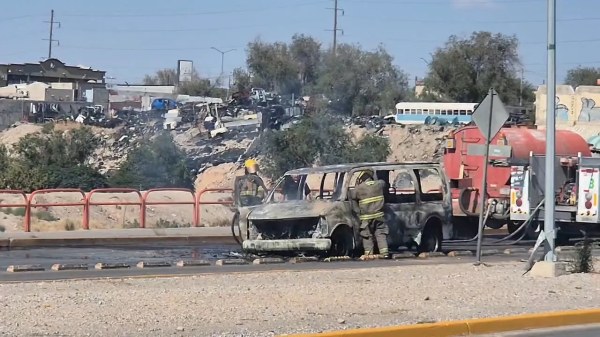 Se incendia camioneta