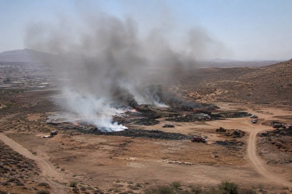 Se incendia centro de acopio de llantas