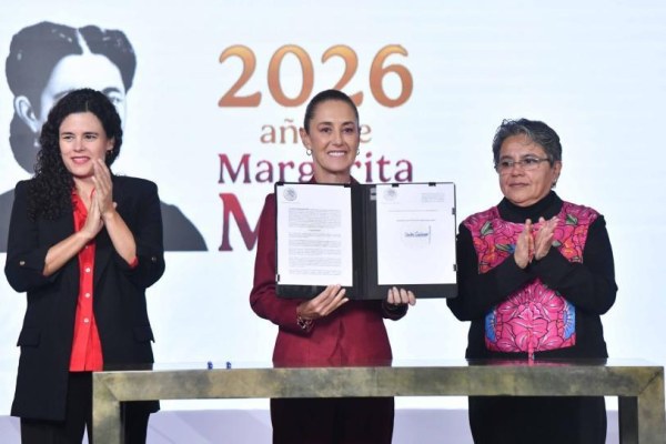 Sheinbaum firma decreto de transparencia digital