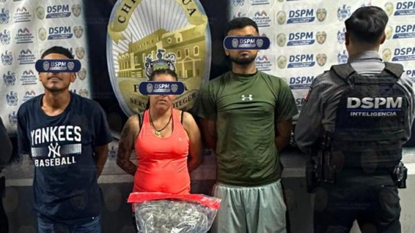 Detienen a tres personas y aseguran kilo y medio de presunta marihuana