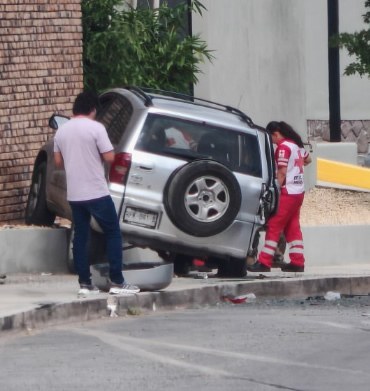 Volcadura deja tres lesionados