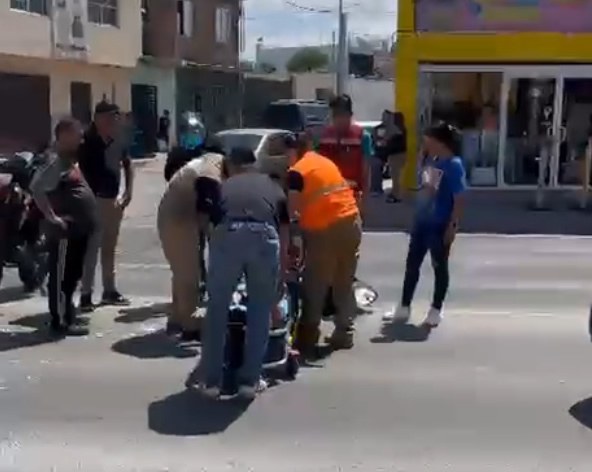 Choca con motociclista en la Mirador