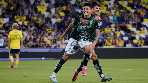 León derrota al Nashville