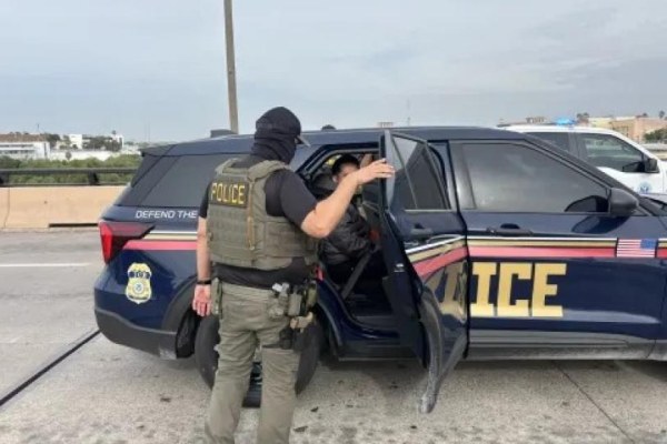 ICE arresta a Profesor del Año y lo podría deportar