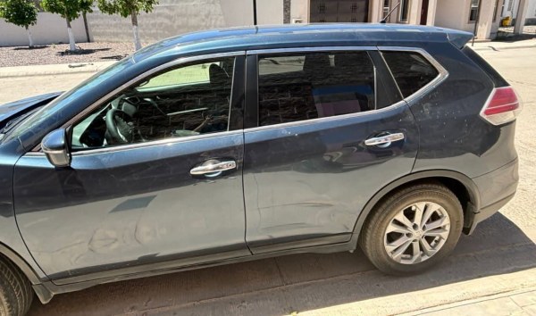 Roban auto en estacionamiento de Cinepolis