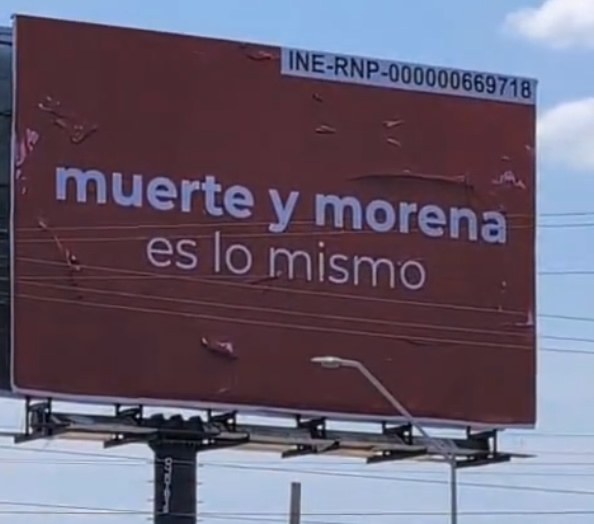 Morena pide al INE bajar espectaculares del PAN