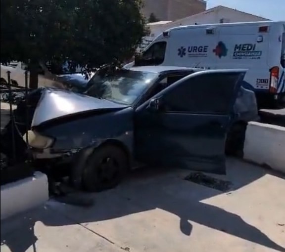 Aparatoso choque en avenida La Junta