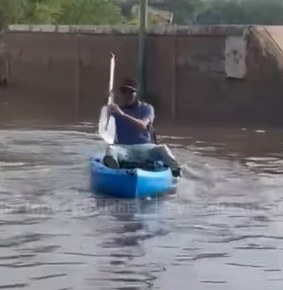 Pasea en kayak por calles de Delicias