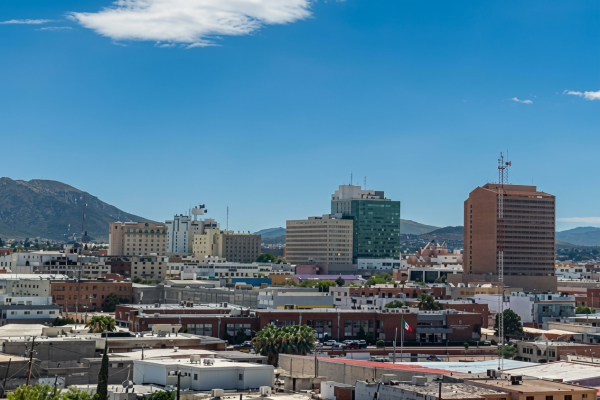 Día parcialmente soleado y caluroso: Máxima de 32°C