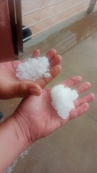 Cae granizo en Aldama