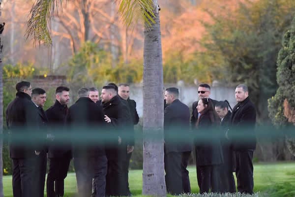 Galería: Lionel y familia dan el último adiós a Jorge Messi