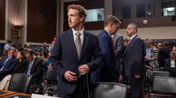 Zuckerberg alerta por concentración de control de IA