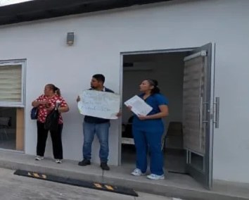 Se manifiestan en autofinanciadora para exigir reembolso de aportaciones