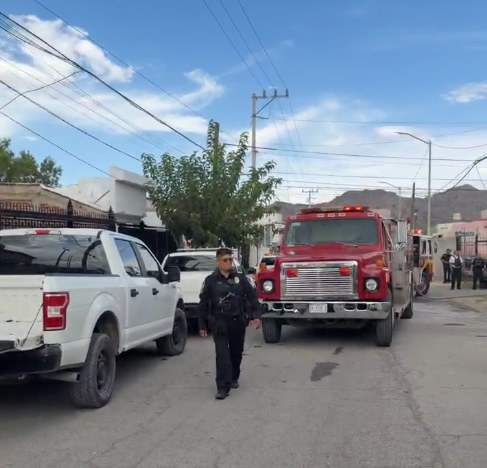 Incendia casa de sus padres