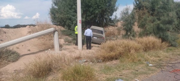 Se sale de carretera y termina en matorrales