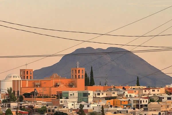 Lluvia y máxima de 32°C; Vientos a 9 mph