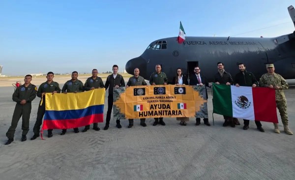 Aviones de México con ayuda humanitaria salen a Colombia