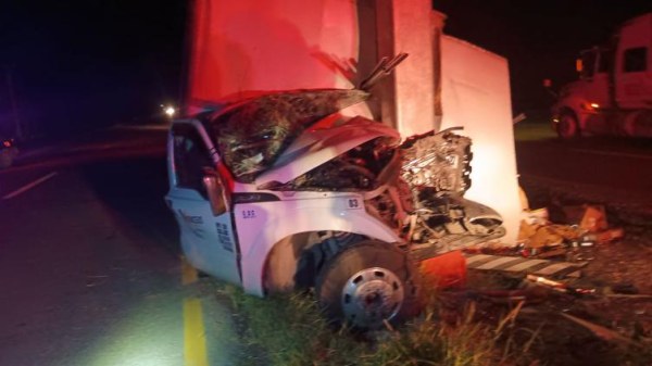 Fallece tras chocar con poste Centinela