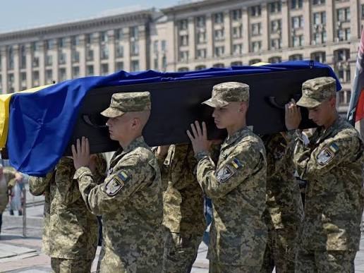 Kyiv y Moscú intercambian 285 cuerpos de soldados caídos